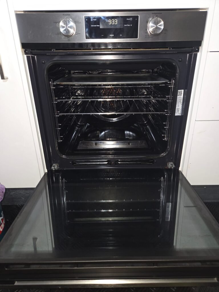 Professional oven cleaning Gold Coast showing a deep-cleaned oven interior